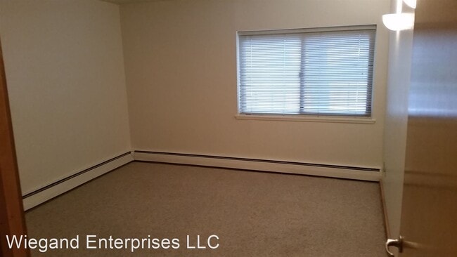 Building Photo - 2125 W Kilbourn Ave