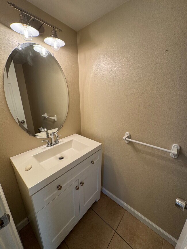 Building Photo - Beautiful 4-Bedroom Home with Spacious Backyard & Covered Patio