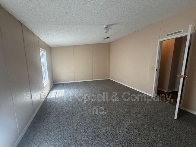 Building Photo - 12703 Lovers Ln