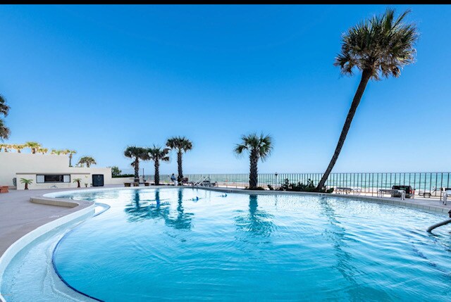 Pool - 89 S Atlantic Ave