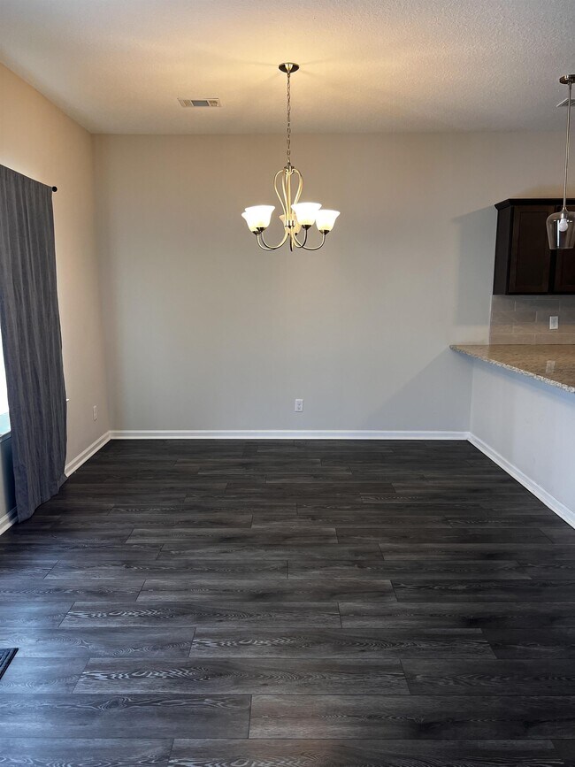 Building Photo - 283 Summerhill Dr