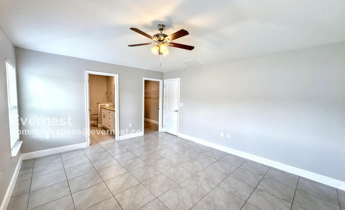 Building Photo - 518 Bristol Cir