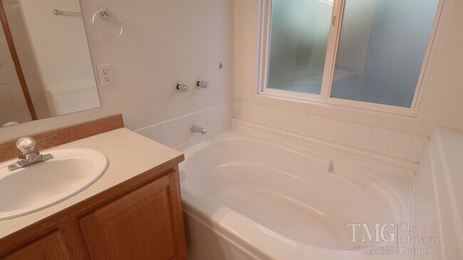 Building Photo - Beautiful 4-Bedroom Home with Custom Finishes & Thoughtful Layout