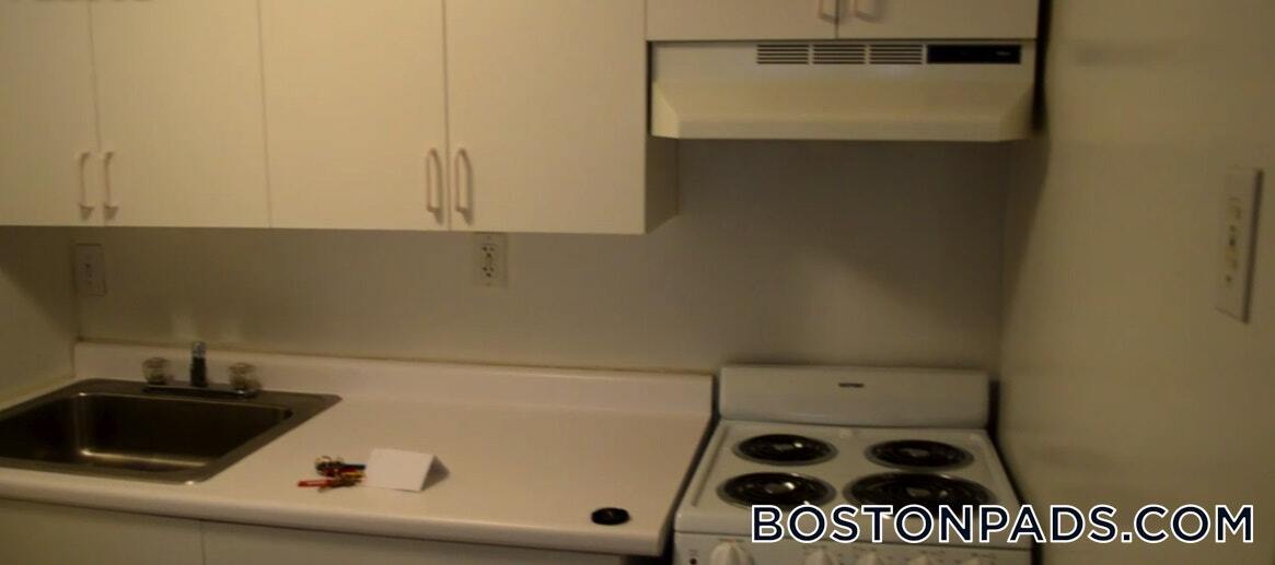 Building Photo - 62 Boylston St