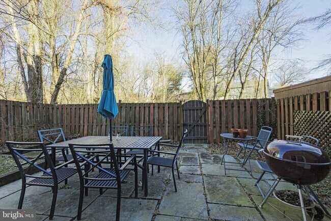 Building Photo - 3290 Applegate Ct