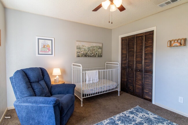 Building Photo - 5604 Greentree Ave