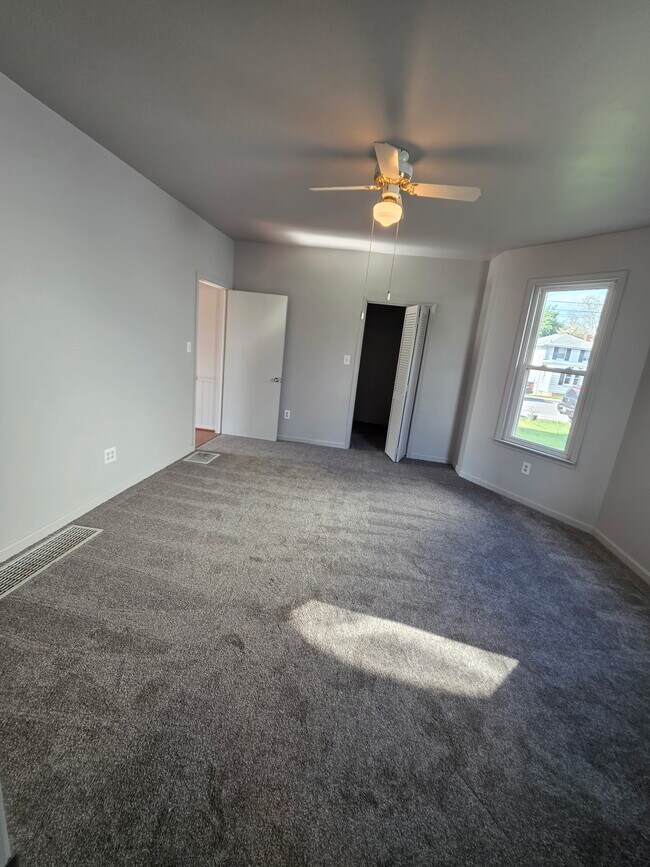 Building Photo - 116 Linden Ave