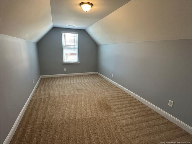 Building Photo - 2149 Heathcote Dr