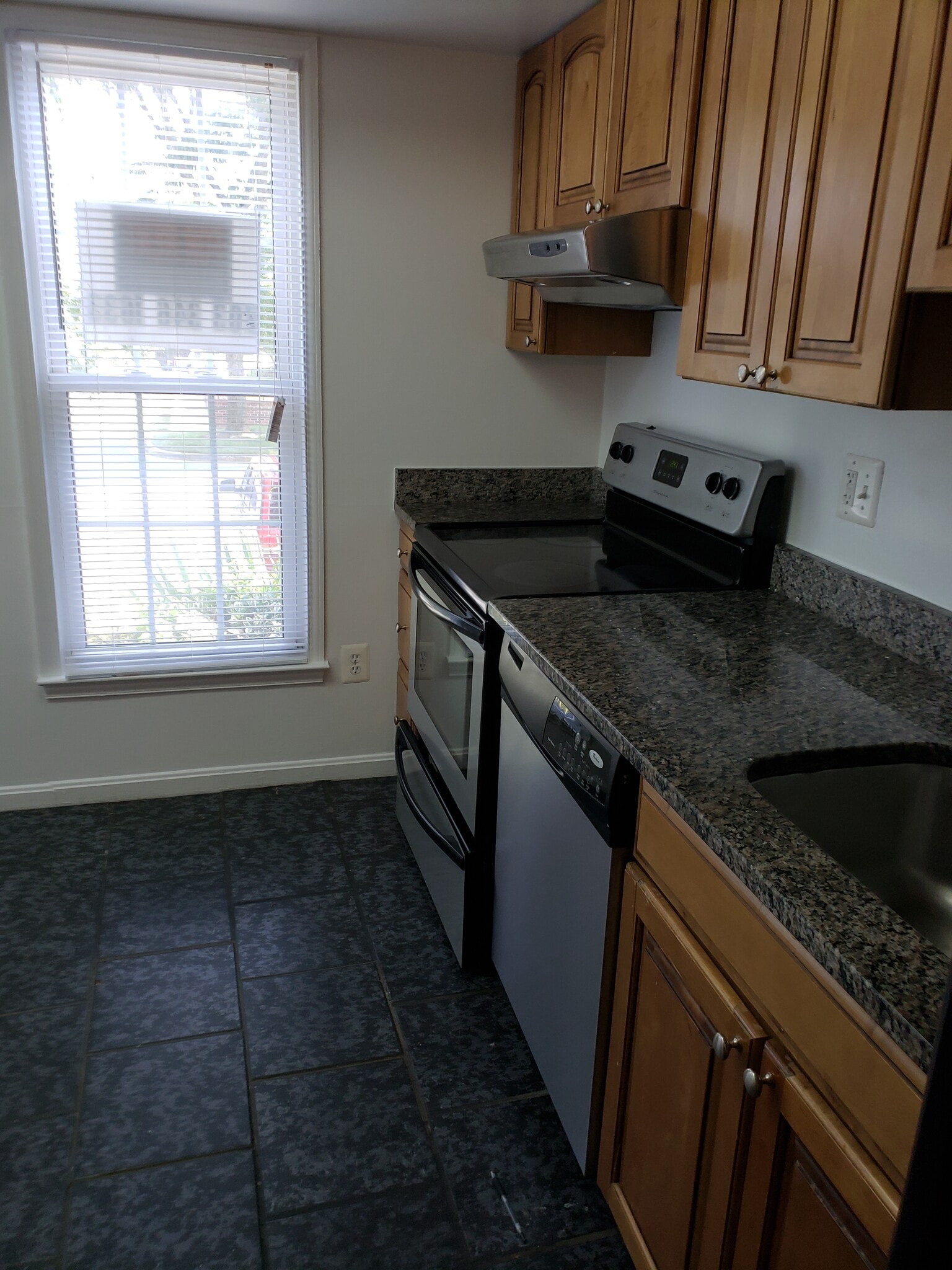 Building Photo - 9164 Broken Oak Pl