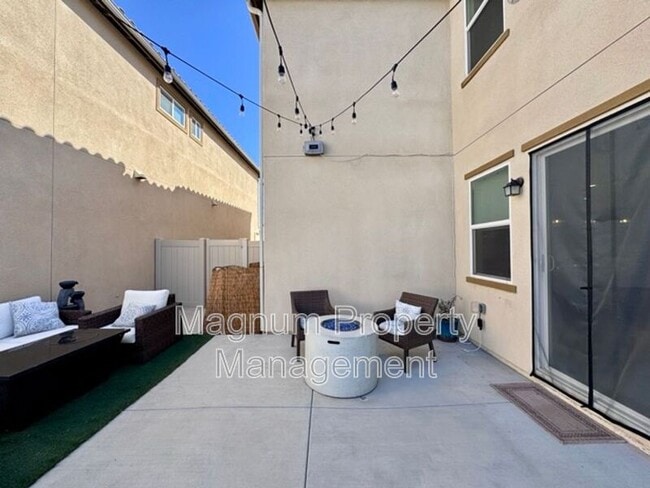 Building Photo - 38572 Rosegate Pl