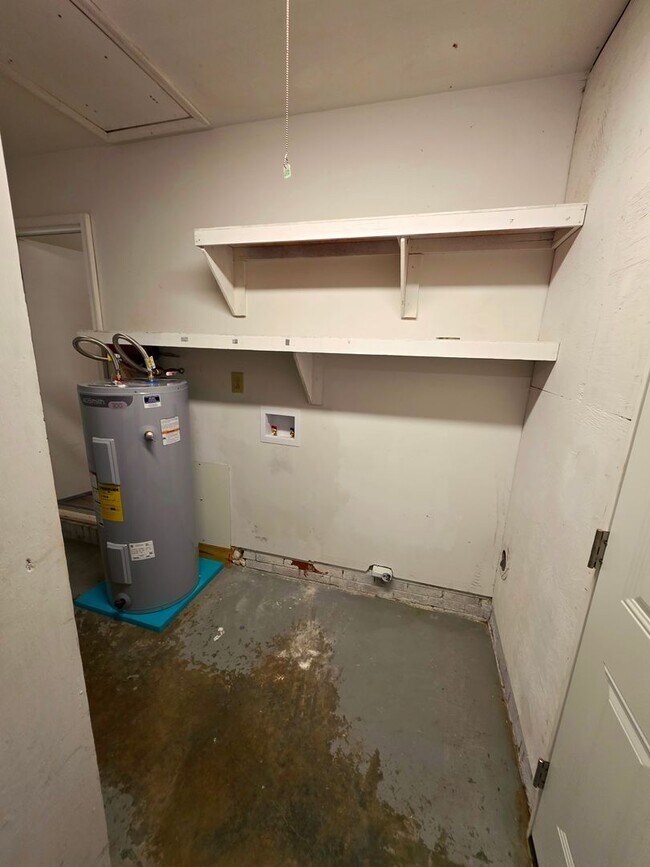 Building Photo - Nicely updated 3 bedroom, 2 bath home with 1-car garage