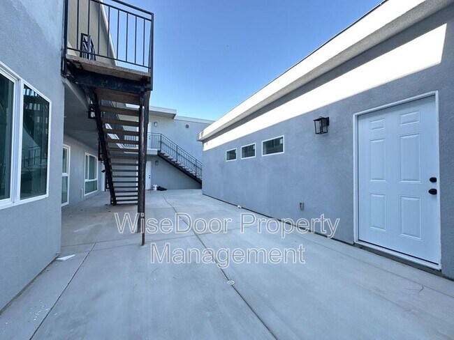 Building Photo - 10392 Lampson Ave