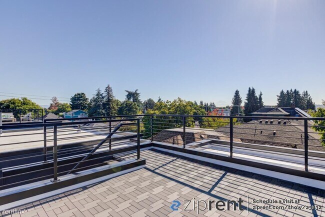 Building Photo - 2 br, 2 bath Townhome - 331 18th Ave, Seat...