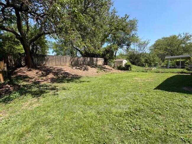 Building Photo - 765 Bobbins Ln