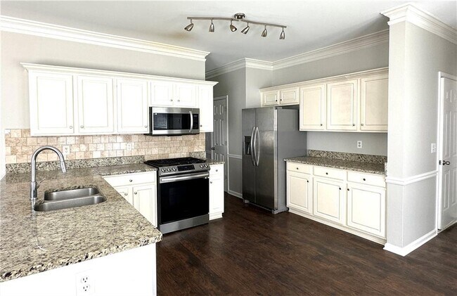 Building Photo - 2020 Bentwood Ct