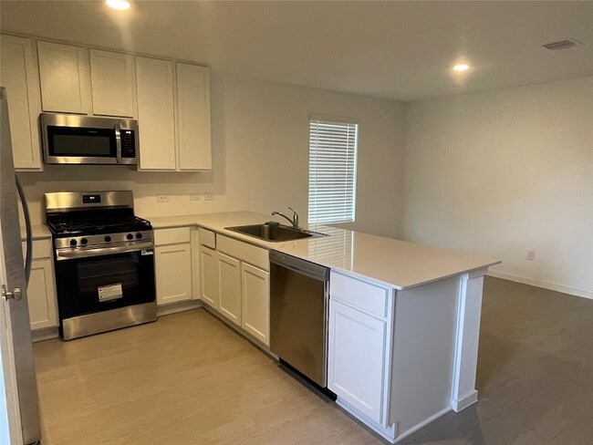 Building Photo - 112 Stran St