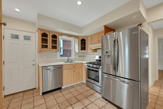 Building Photo - 126 Huber St