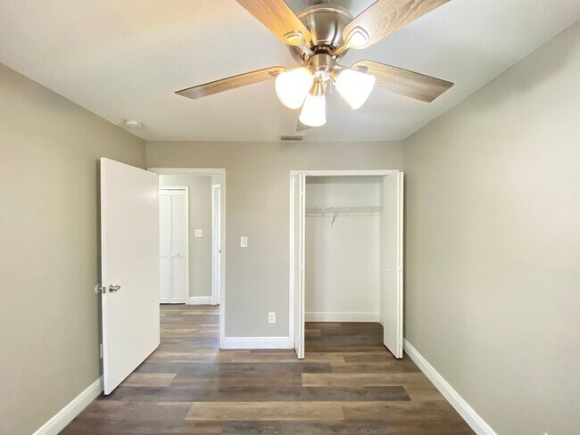 Building Photo - 2439 Harbor Town Dr