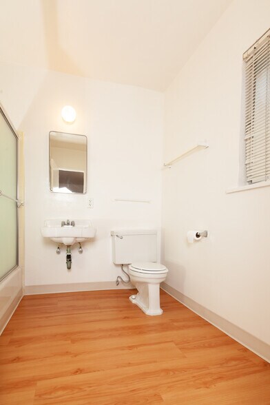 Building Photo - 669 Levering Ave