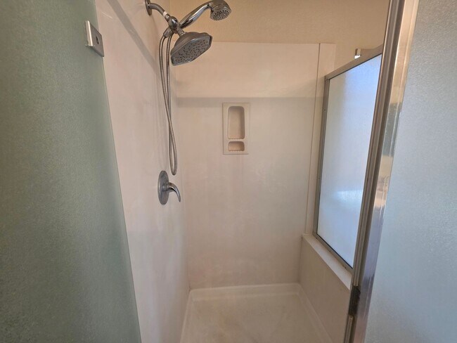 Building Photo - 4 bedroom in north Turlock!