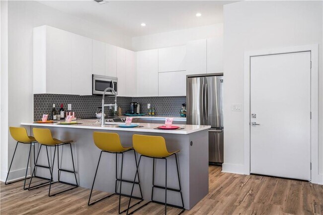 Building Photo - 1155 Custer Ave SE