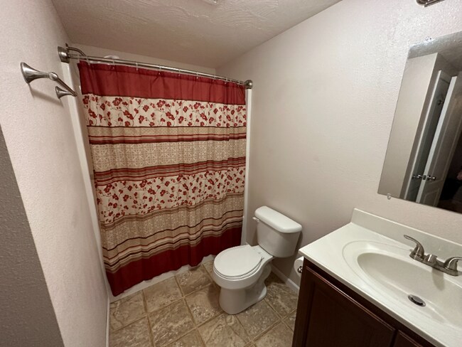 Building Photo - 15640 Top Dr