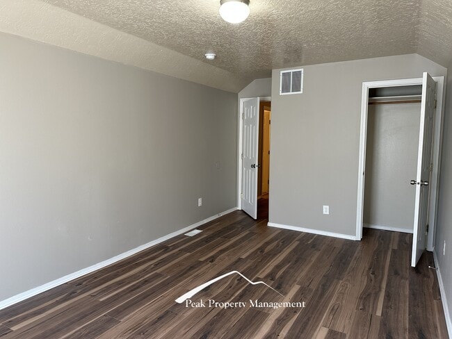 Building Photo - 2524 Colfax Dr