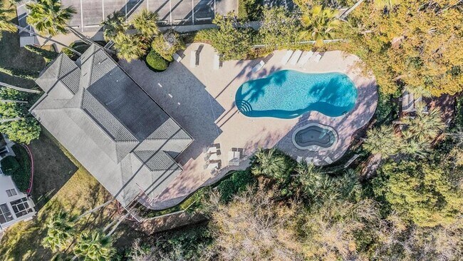 Building Photo - 1827 Hammocks Ave