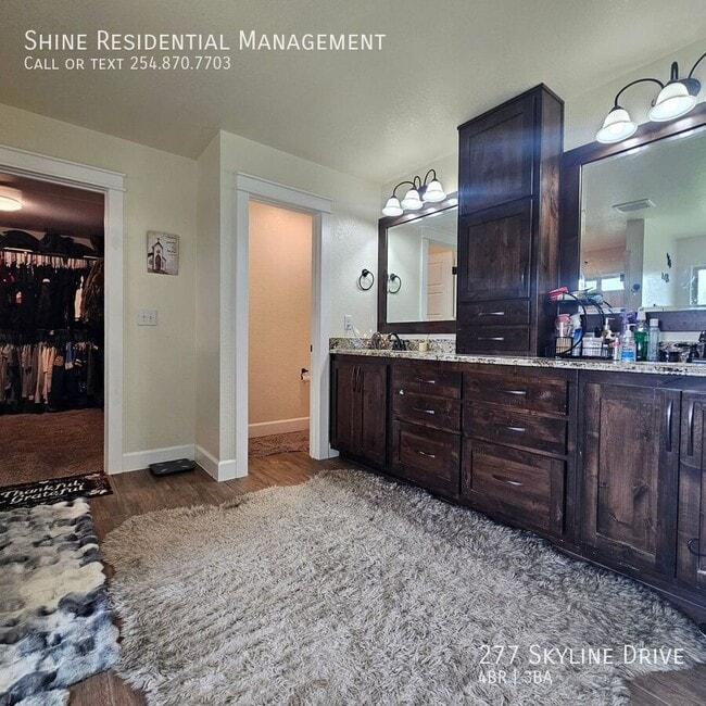 Building Photo - 277 Skyline Dr