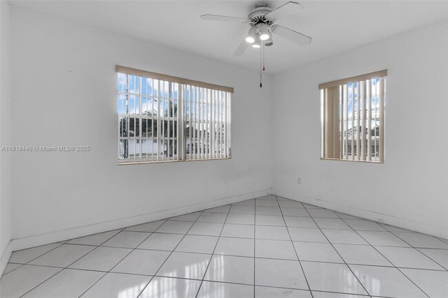 Building Photo - 3840 SW 91 Ave