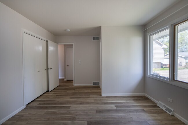 Building Photo - 4231 Belle Aire Ln