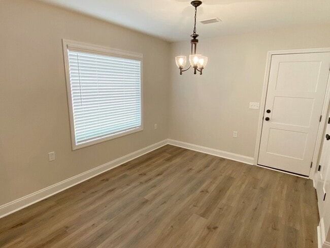 Building Photo - Elegant & Spacious 3BD/2BA Home in Hahira ...
