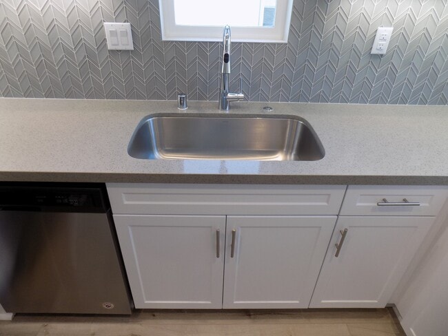 Building Photo - Beautiful 1 Bedroom 1 Bath Condo in Ranch ...