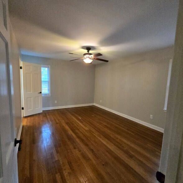 Building Photo - 1264 Yorkshire Dr