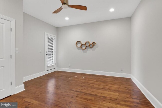 Building Photo - 946 N 2nd St