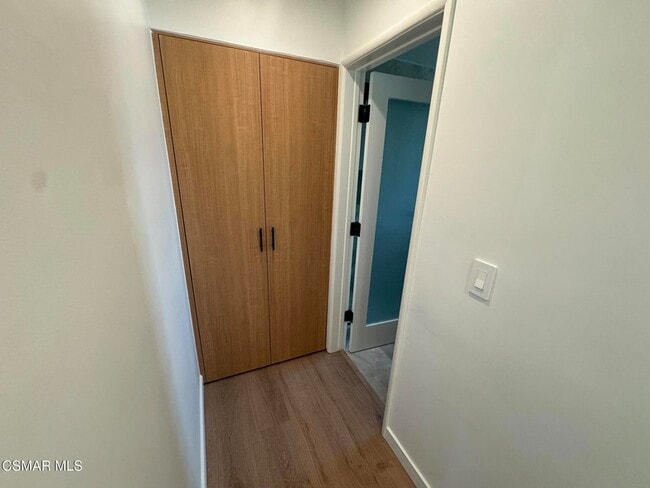 Building Photo - 21420 Chatsworth St