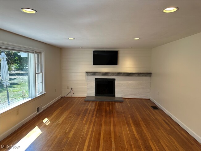 Building Photo - 232 Park Pl
