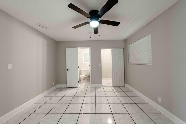 Building Photo - 120 SW 29th Terrace