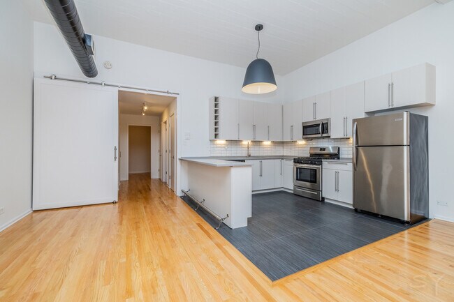 Building Photo - 1021 S State St