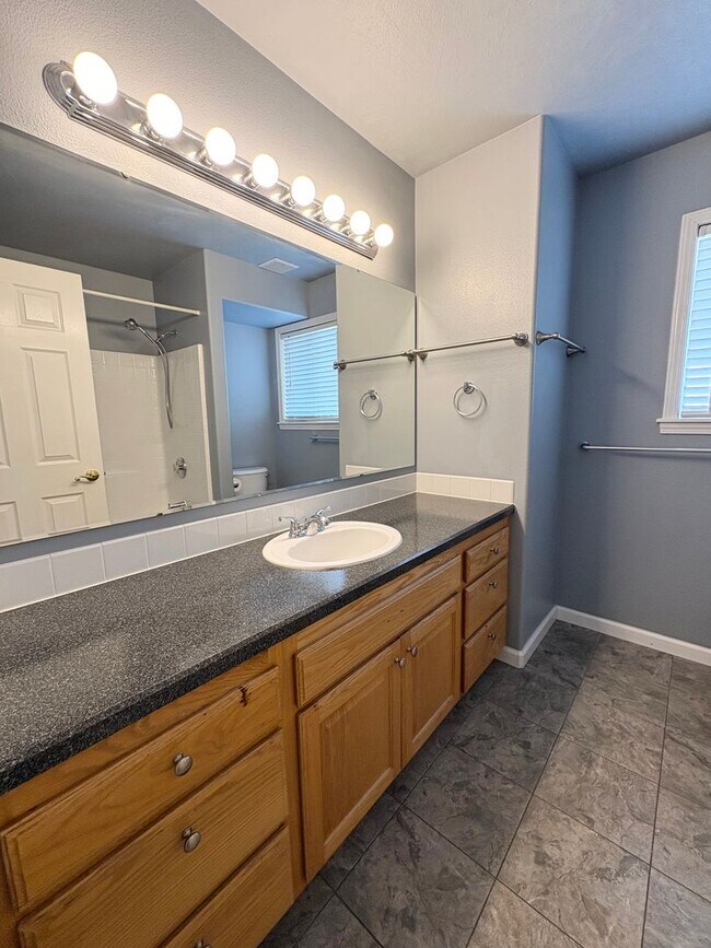 Building Photo - Beautiful 4-Bedroom Meridian Home with 4-Car Garage & Prime Location