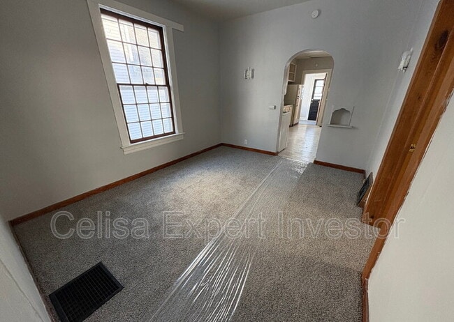 Building Photo - 2025 Pauline St