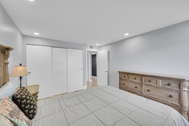 Building Photo - 964 Normandy Trail