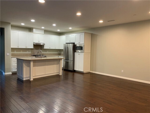 Building Photo - 79 City Stroll