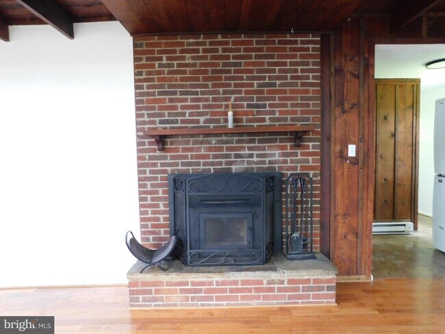 Building Photo - 229 Sunset Ln