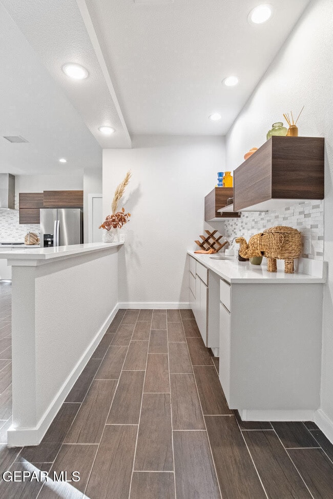 Building Photo - 245 Emerald Tower Dr