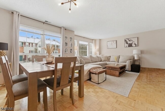 Building Photo - 774 Sassafras Ct