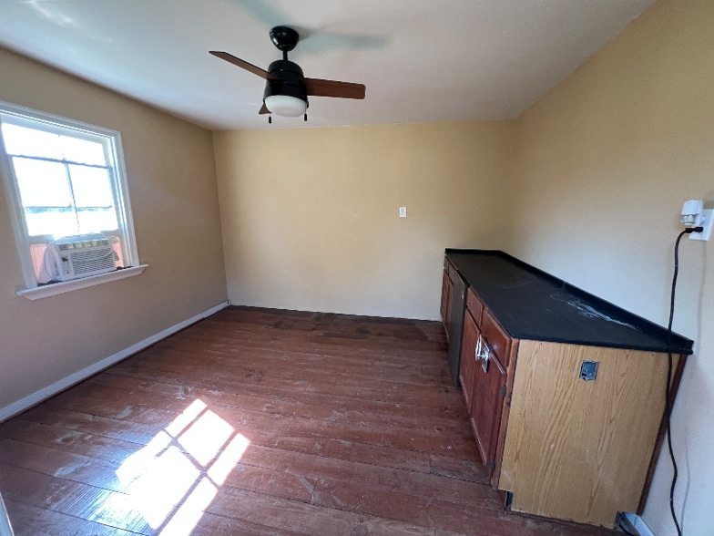 Building Photo - 244 Meadowbrook Rd