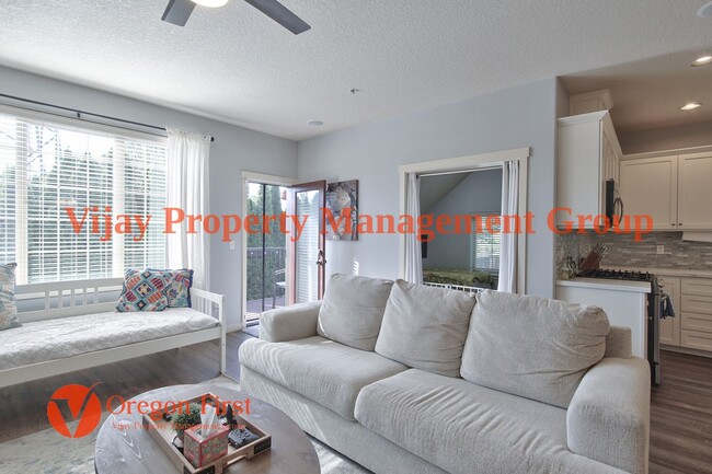 Building Photo - 825 NE Wheelock Pl