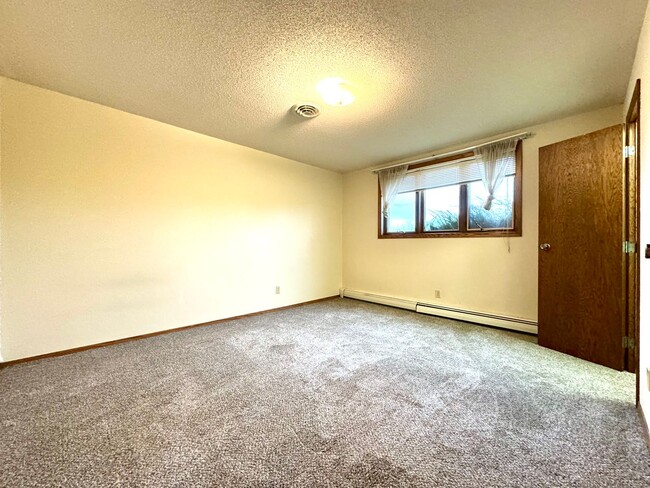 Building Photo - Cliffwood Apartments III
