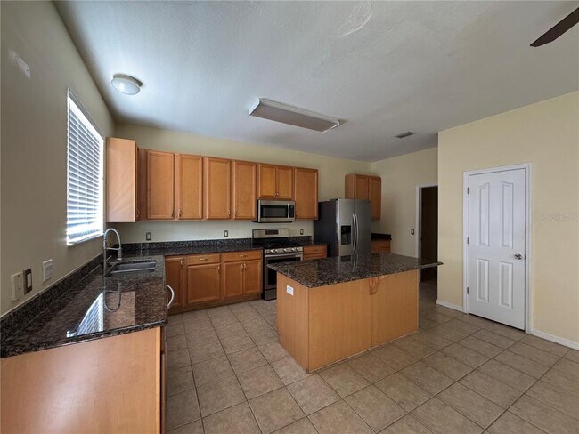 Building Photo - 6767 Waterton Dr